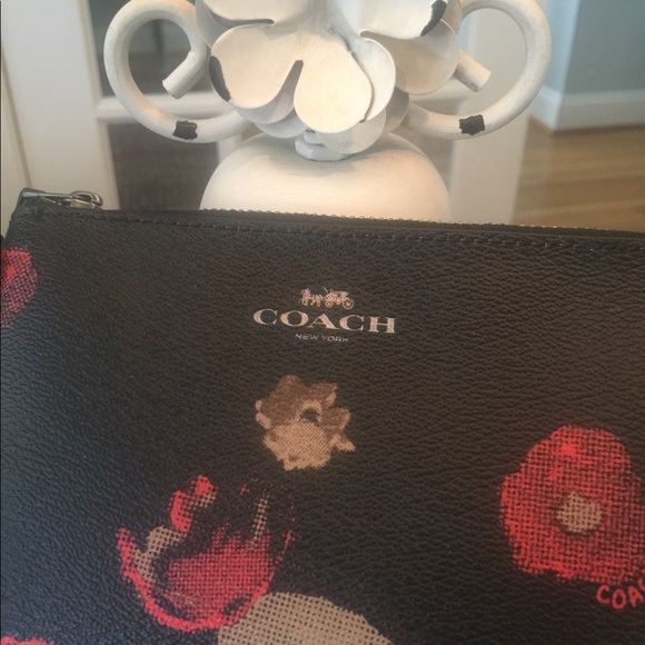 COACH wristlet NWT - Picture 4 of 8